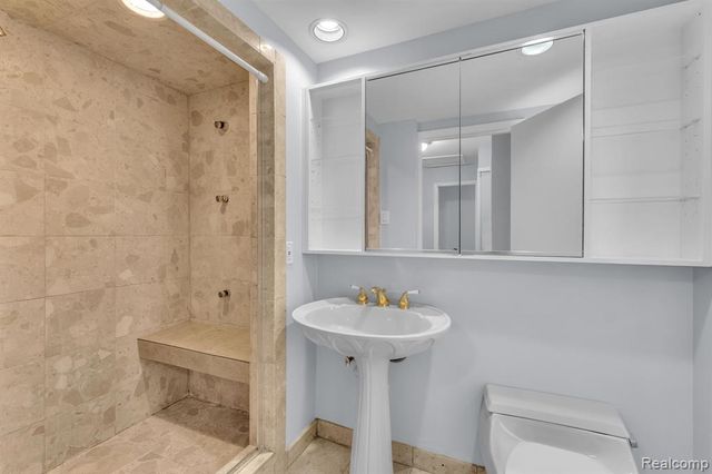 6576 Inkster Road, West Bloomfield, MI 48322