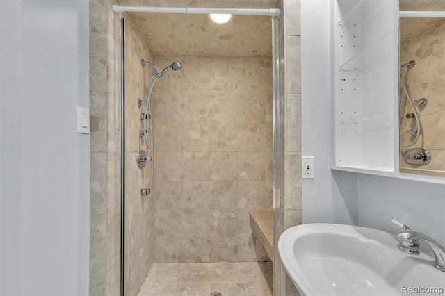 6576 Inkster Road, West Bloomfield, MI 48322