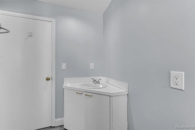 6576 Inkster Road, West Bloomfield, MI 48322