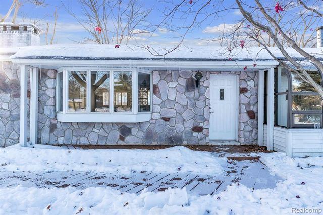 6576 Inkster Road, West Bloomfield, MI 48322