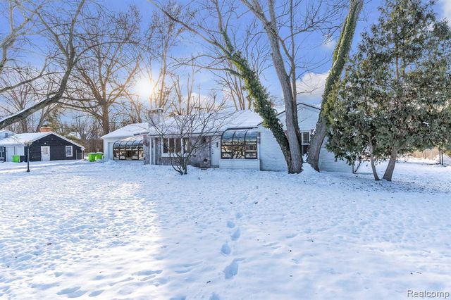 6576 Inkster Road, West Bloomfield, MI 48322