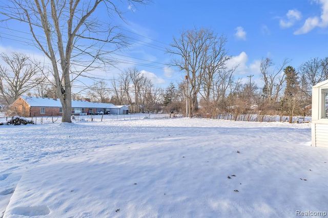 6576 Inkster Road, West Bloomfield, MI 48322