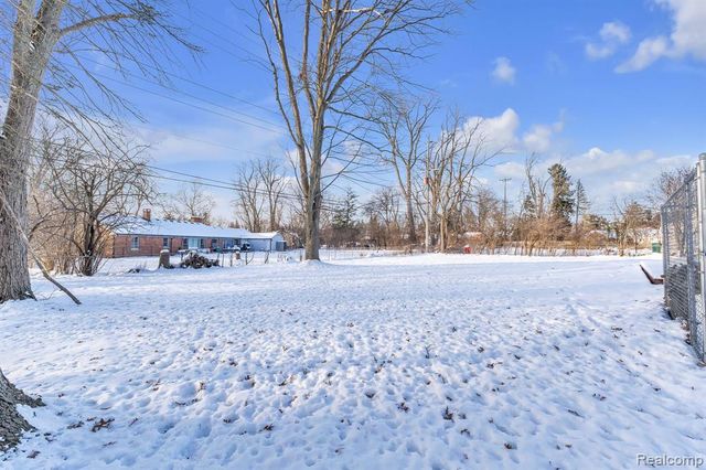 6576 Inkster Road, West Bloomfield, MI 48322