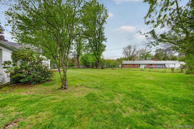 6576 Inkster Road, West Bloomfield, MI 48322