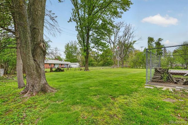 6576 Inkster Road, West Bloomfield, MI 48322