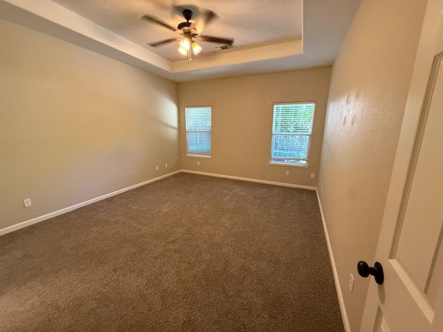 945 Skyline Dr, Yuba City, CA 95991