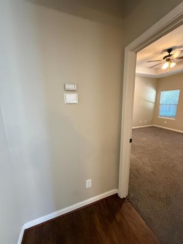 945 Skyline Dr, Yuba City, CA 95991