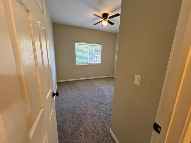 945 Skyline Dr, Yuba City, CA 95991