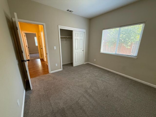 945 Skyline Dr, Yuba City, CA 95991