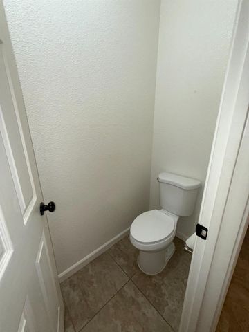 945 Skyline Dr, Yuba City, CA 95991