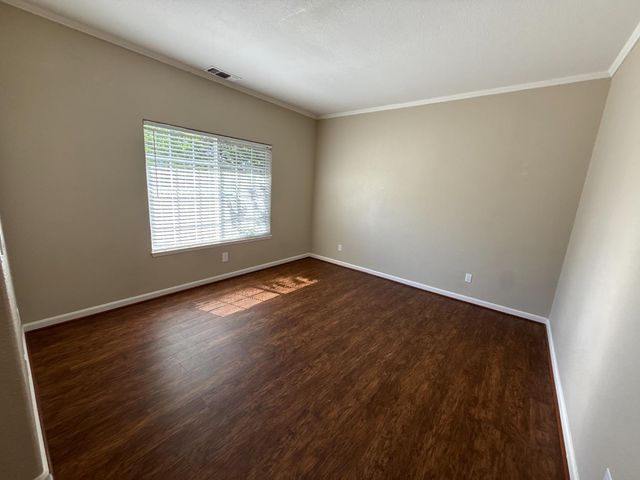 945 Skyline Dr, Yuba City, CA 95991