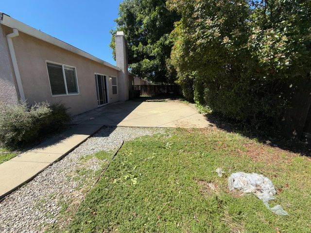 945 Skyline Dr, Yuba City, CA 95991