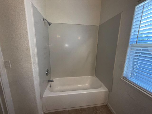 945 Skyline Dr, Yuba City, CA 95991