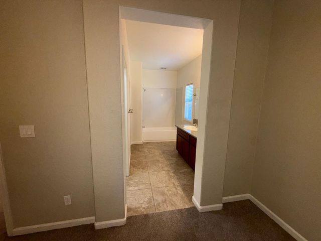 945 Skyline Dr, Yuba City, CA 95991