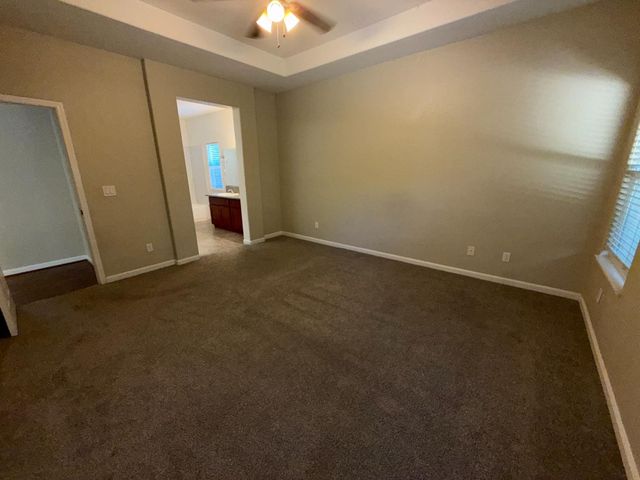 945 Skyline Dr, Yuba City, CA 95991