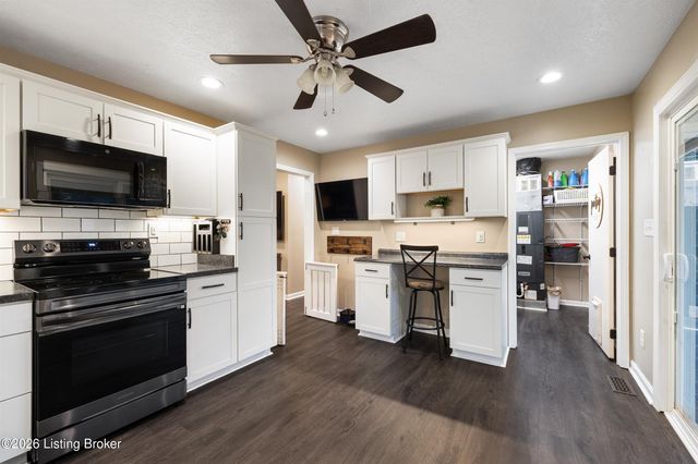 380 Oakrun Dr, Mt Washington, KY 40047
