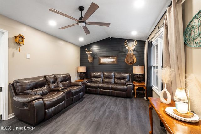 380 Oakrun Dr, Mt Washington, KY 40047