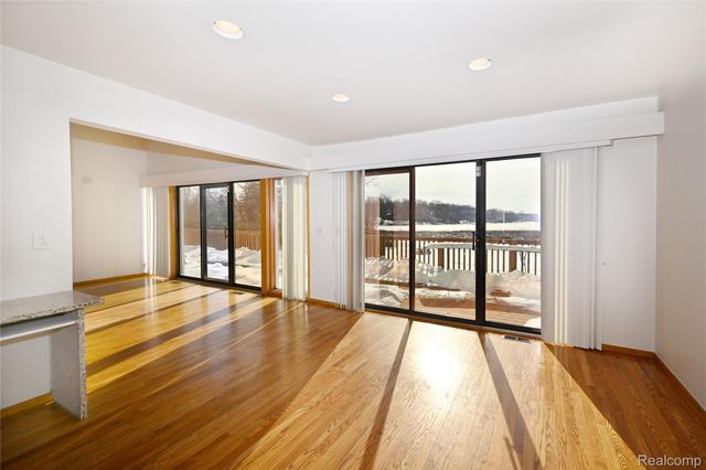 1825 Long Pointe Drive, Bloomfield Charter Township, MI 48302
