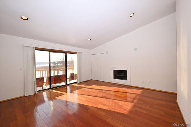 1825 Long Pointe Drive, Bloomfield Charter Township, MI 48302