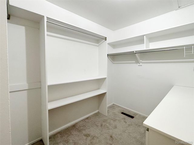 1825 Long Pointe Drive, Bloomfield Charter Township, MI 48302