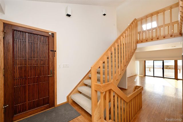 1825 Long Pointe Drive, Bloomfield Charter Township, MI 48302