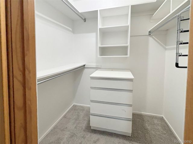 1825 Long Pointe Drive, Bloomfield Charter Township, MI 48302