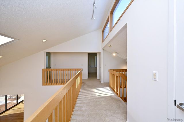 1825 Long Pointe Drive, Bloomfield Charter Township, MI 48302