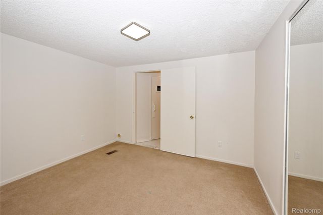 1825 Long Pointe Drive, Bloomfield Charter Township, MI 48302