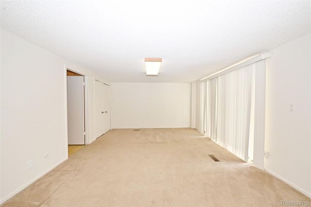 1825 Long Pointe Drive, Bloomfield Charter Township, MI 48302