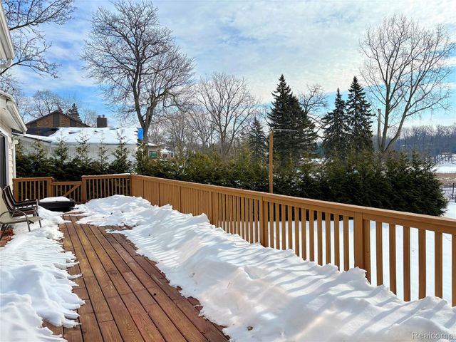 1825 Long Pointe Drive, Bloomfield Charter Township, MI 48302