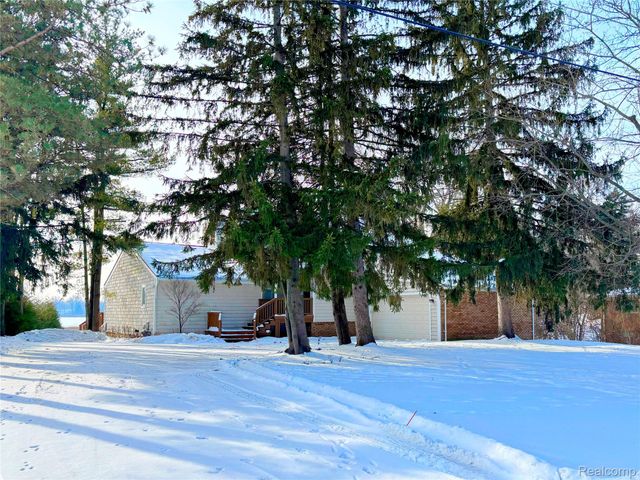1825 Long Pointe Drive, Bloomfield Charter Township, MI 48302