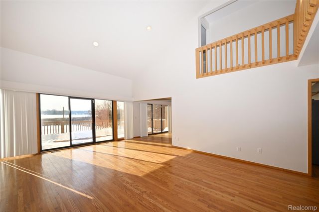 1825 Long Pointe Drive, Bloomfield Charter Township, MI 48302