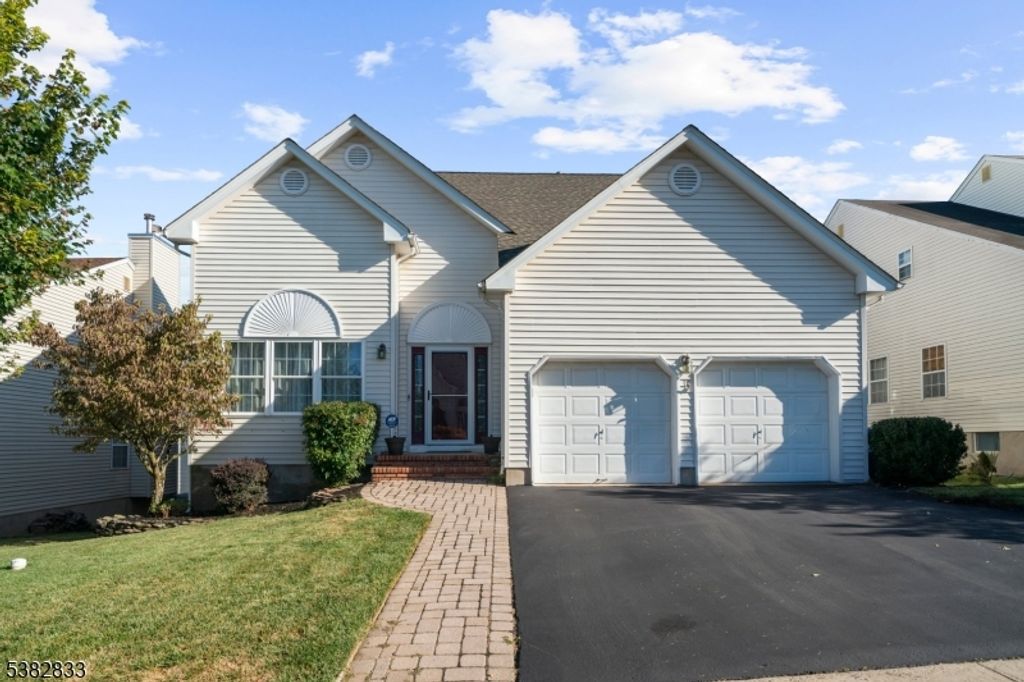 18 Freeman Ln, Bridgewater Twp., NJ 08807