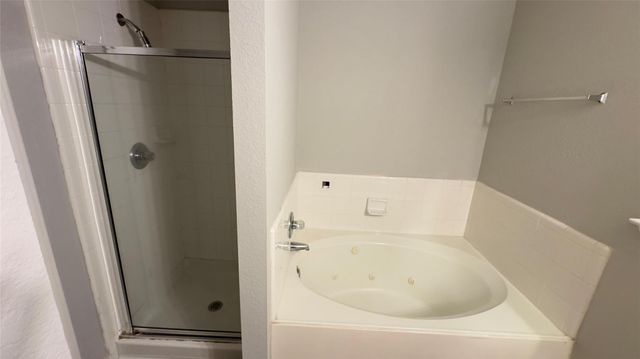 6002 Stirring Winds Lane, Houston, TX 77086