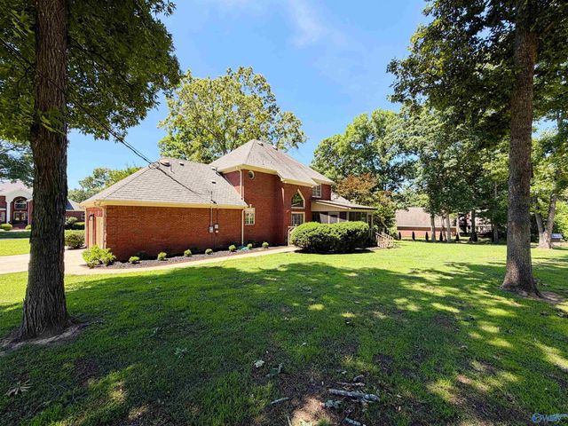 1503 Magnolia Drive NW, Hartselle, AL 35640