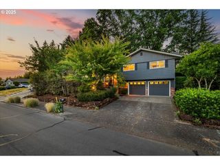 12105 Nw MARSHALL St, Portland, OR 97229