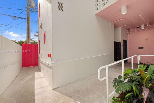315 NW 32 Street 303, Miami, FL 33127