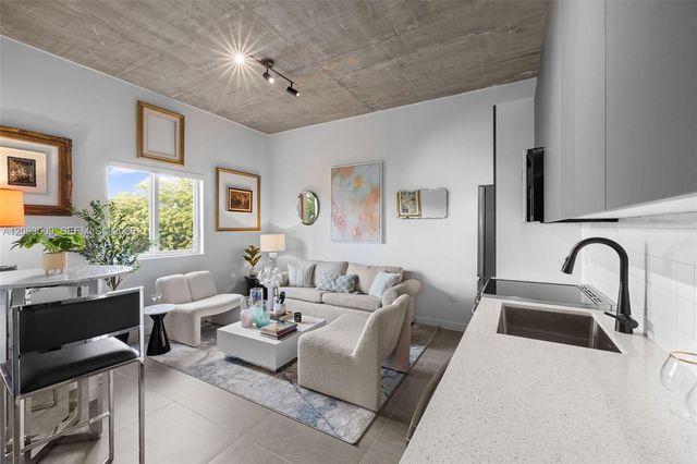 315 NW 32 Street 303, Miami, FL 33127
