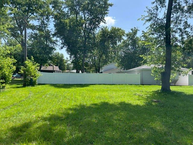 23 N Wabash Avenue, Glenwood, IL 60425