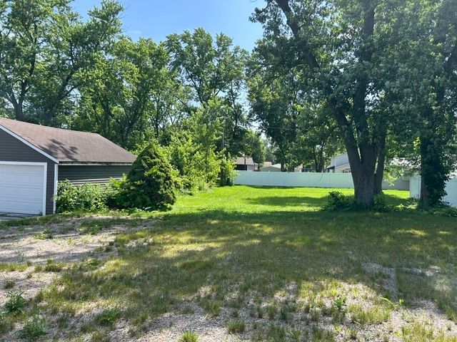 23 N Wabash Avenue, Glenwood, IL 60425