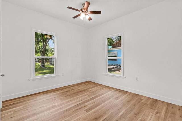 436 E Peach Street B, Angleton, TX 77515