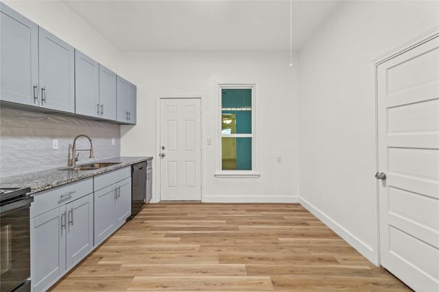 436 E Peach Street B, Angleton, TX 77515