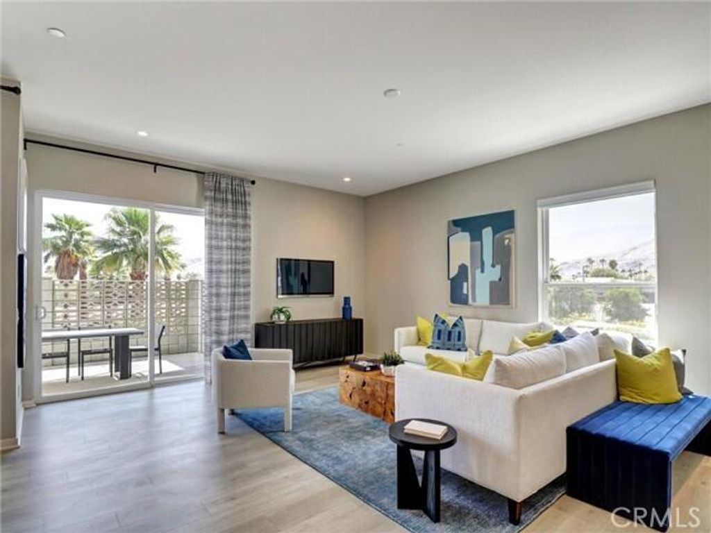 Image 2 of property listing at 706 Obsidian Loop E, Palm Springs, CA 92264
