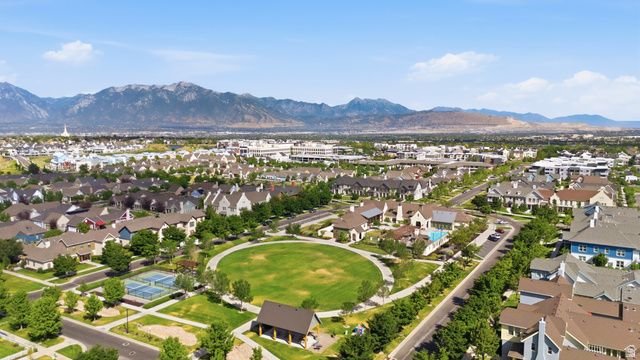 4814 W RAPHANUS LN, South Jordan, UT 84009