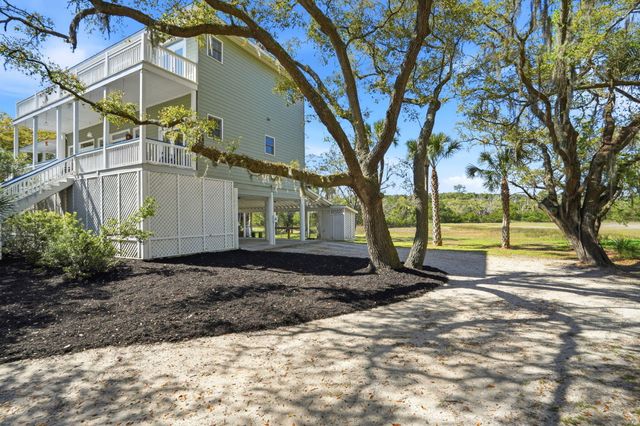 831 Hammocks Way, Edisto Island, SC 29438