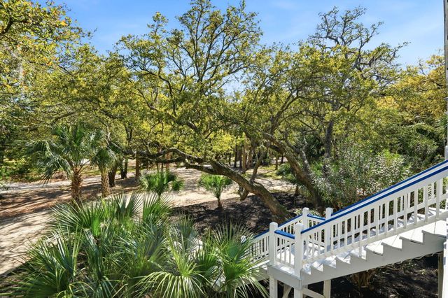 831 Hammocks Way, Edisto Island, SC 29438