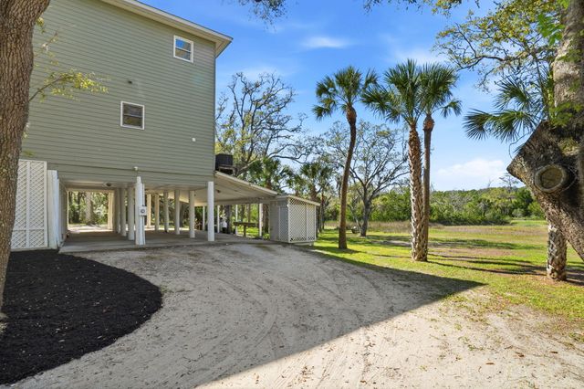 831 Hammocks Way, Edisto Island, SC 29438