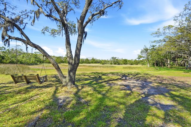 831 Hammocks Way, Edisto Island, SC 29438