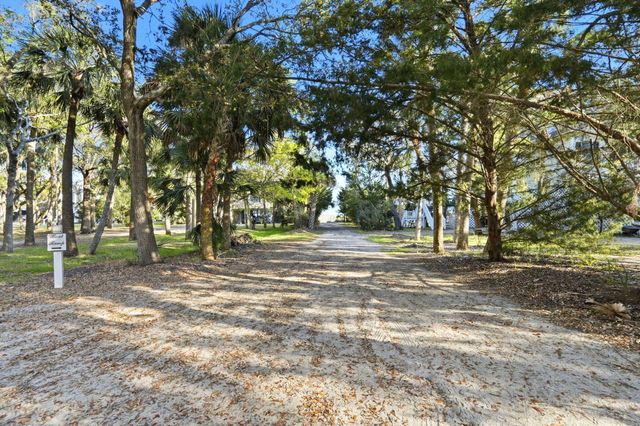 831 Hammocks Way, Edisto Island, SC 29438
