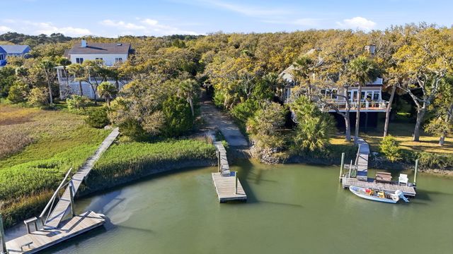 831 Hammocks Way, Edisto Island, SC 29438